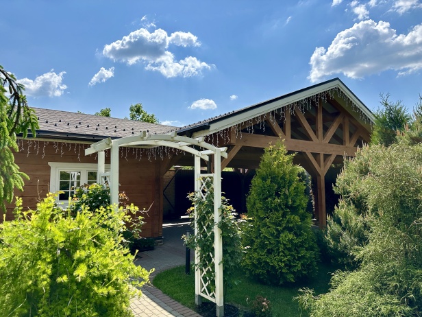 Фото Навес для автомобиля с хозблоком